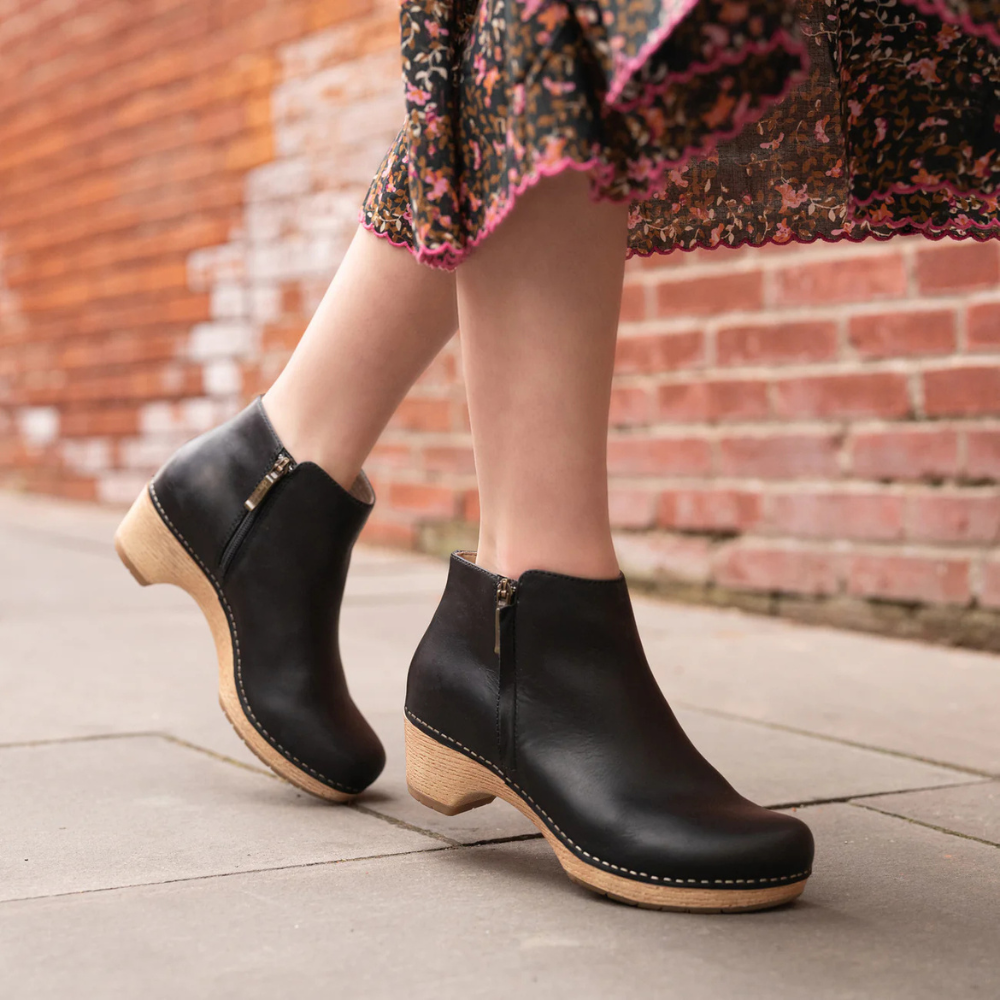 Dansko Lizanne-Black Oiled Pull Up