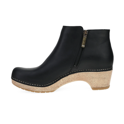 Dansko Lizanne-Black Oiled Pull Up