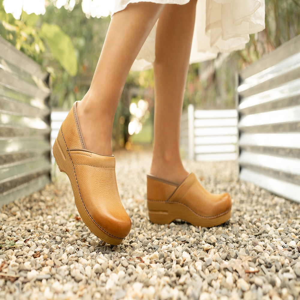 Dansko honey distressed 39 hotsell