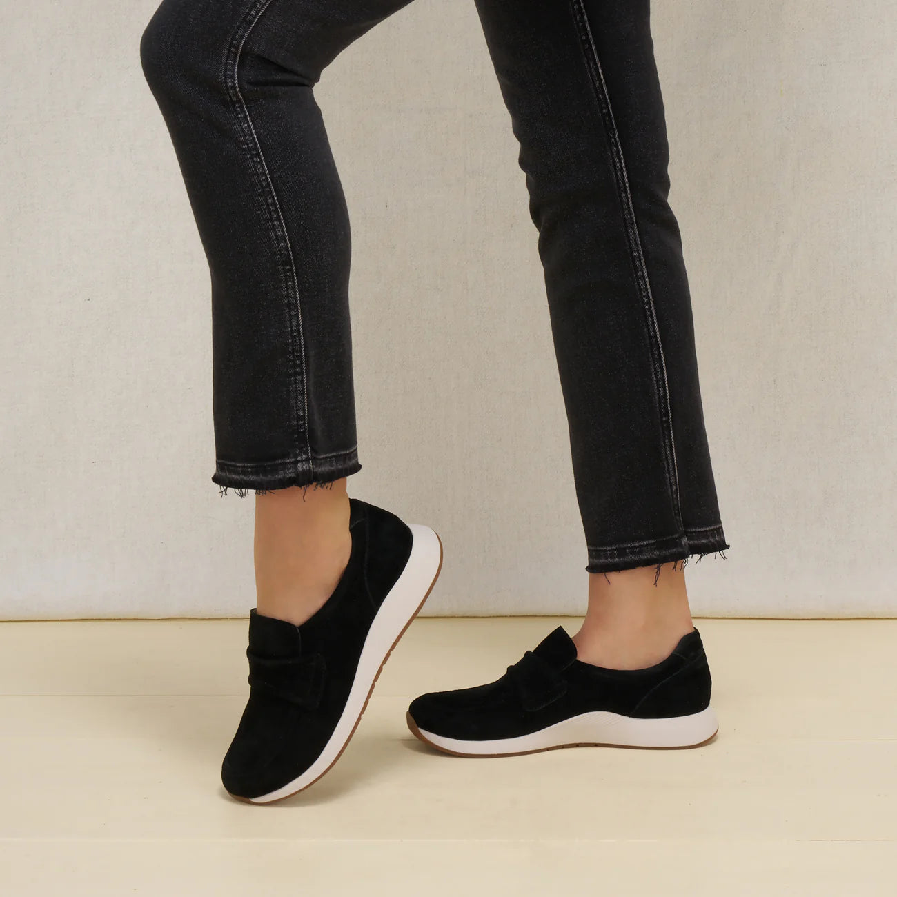 Dansko Clementine-Black Nubuck