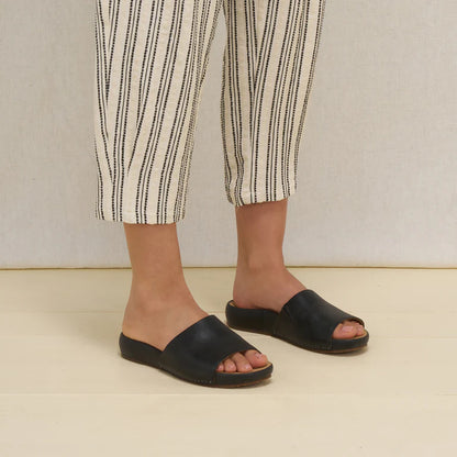 Dansko Twyla-Black Leather