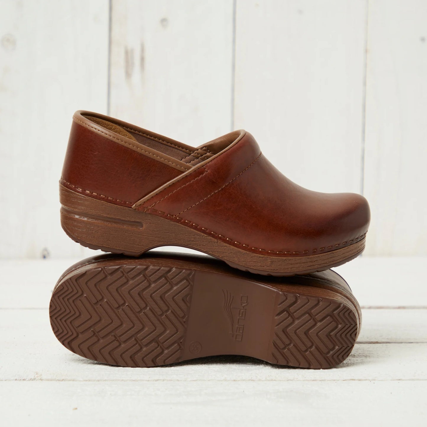 Dansko Professional-Saddle Full Grain