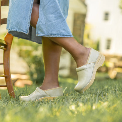 Dansko Professional-Sand Milled Burnished